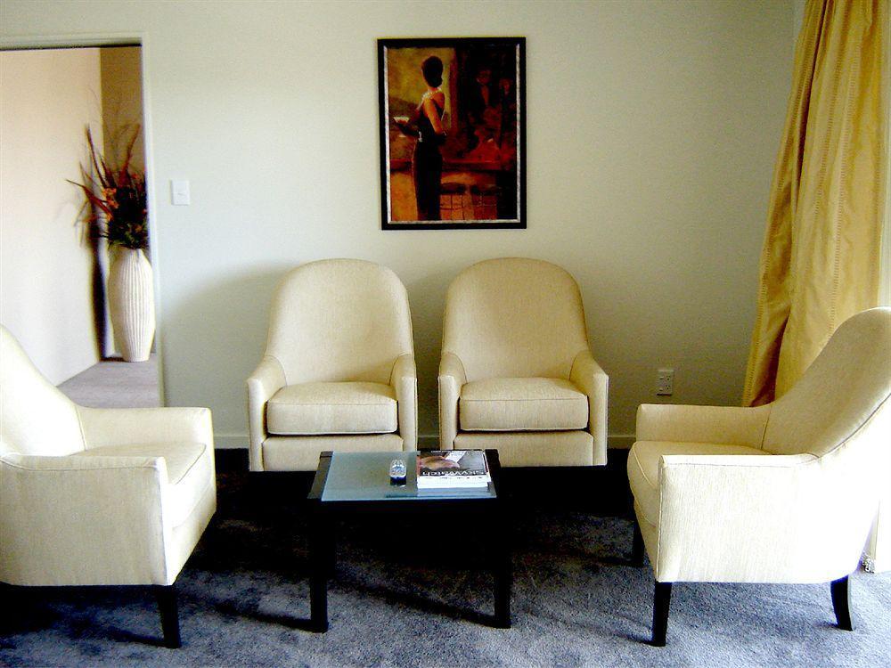 Salerno Motel Apartments Christchurch Ngoại thất bức ảnh A living room