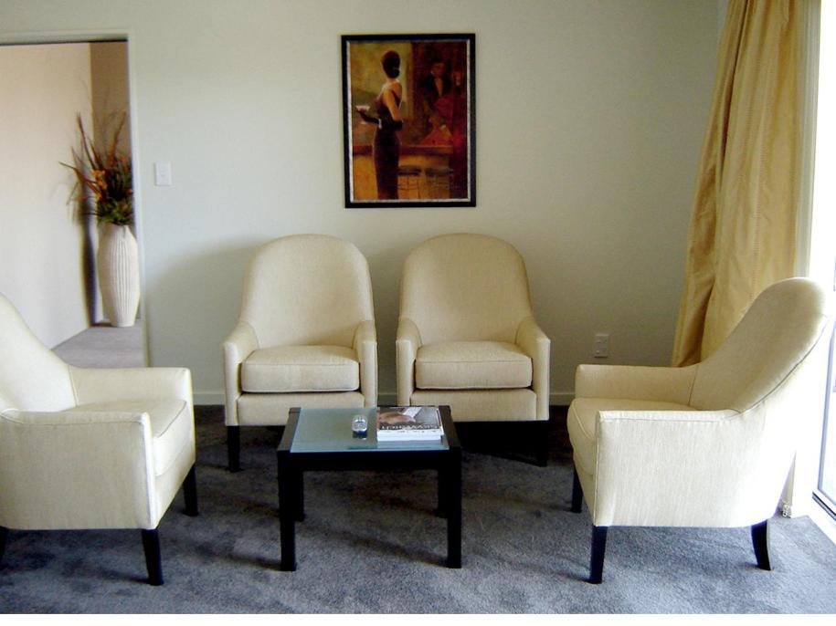 Salerno Motel Apartments Christchurch Phòng bức ảnh A waiting room