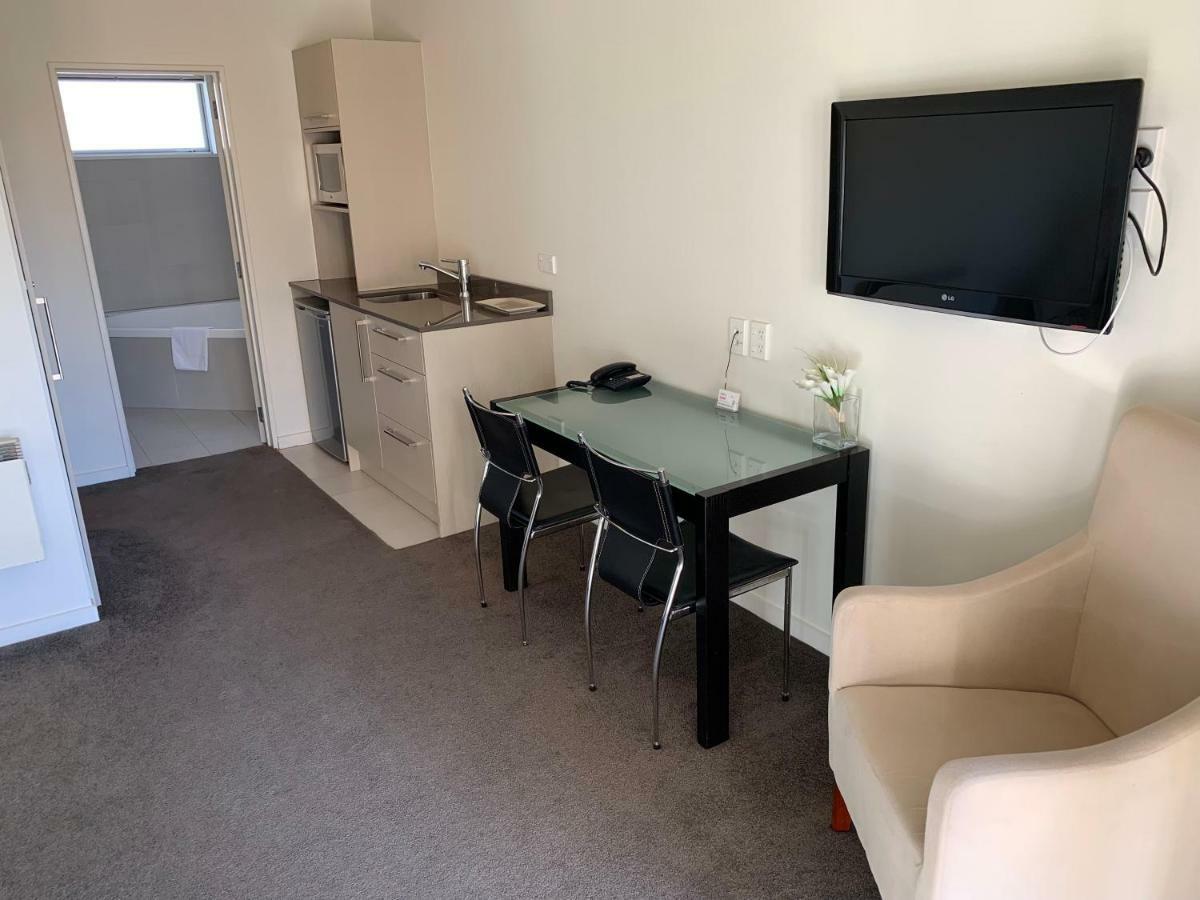 Salerno Motel Apartments Christchurch Ngoại thất bức ảnh A typical studio apartment