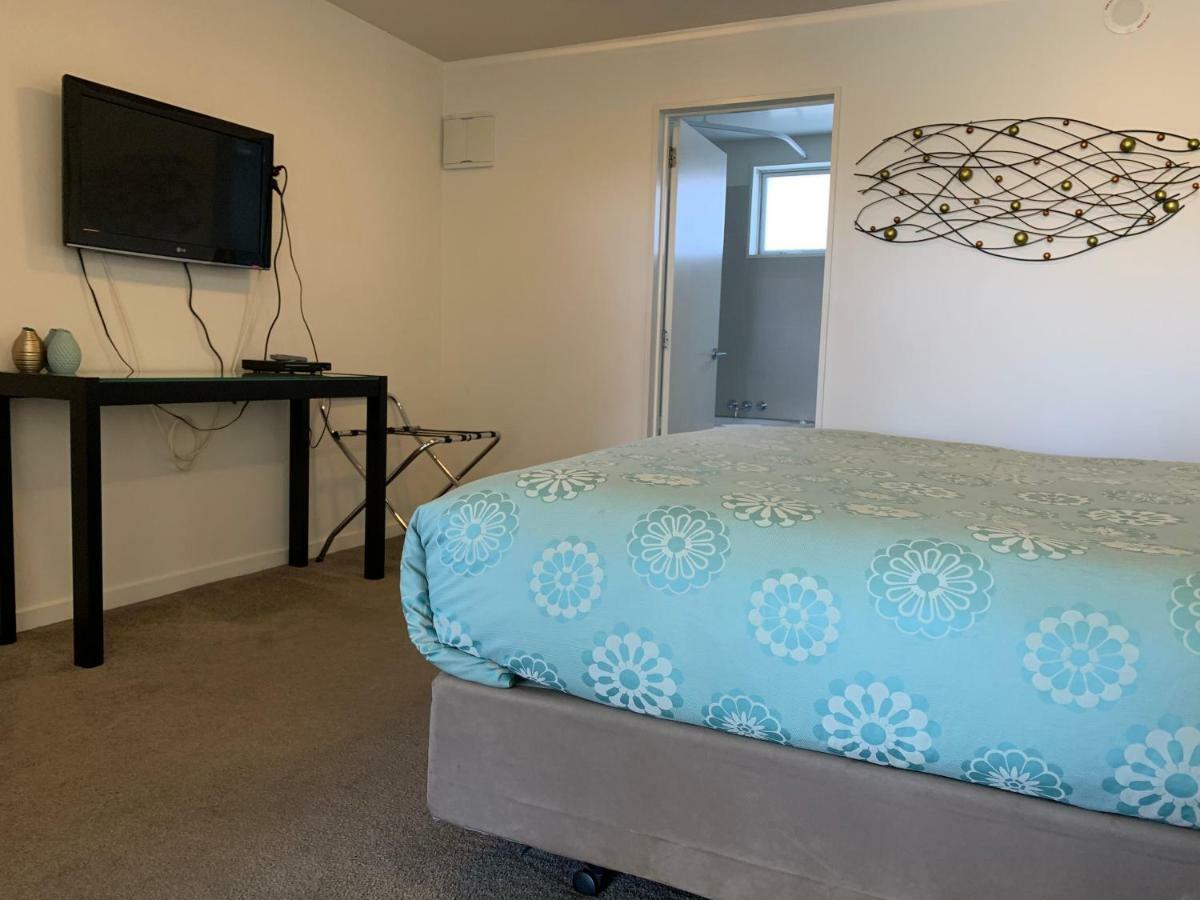 Salerno Motel Apartments Christchurch Ngoại thất bức ảnh A bedroom at the motel