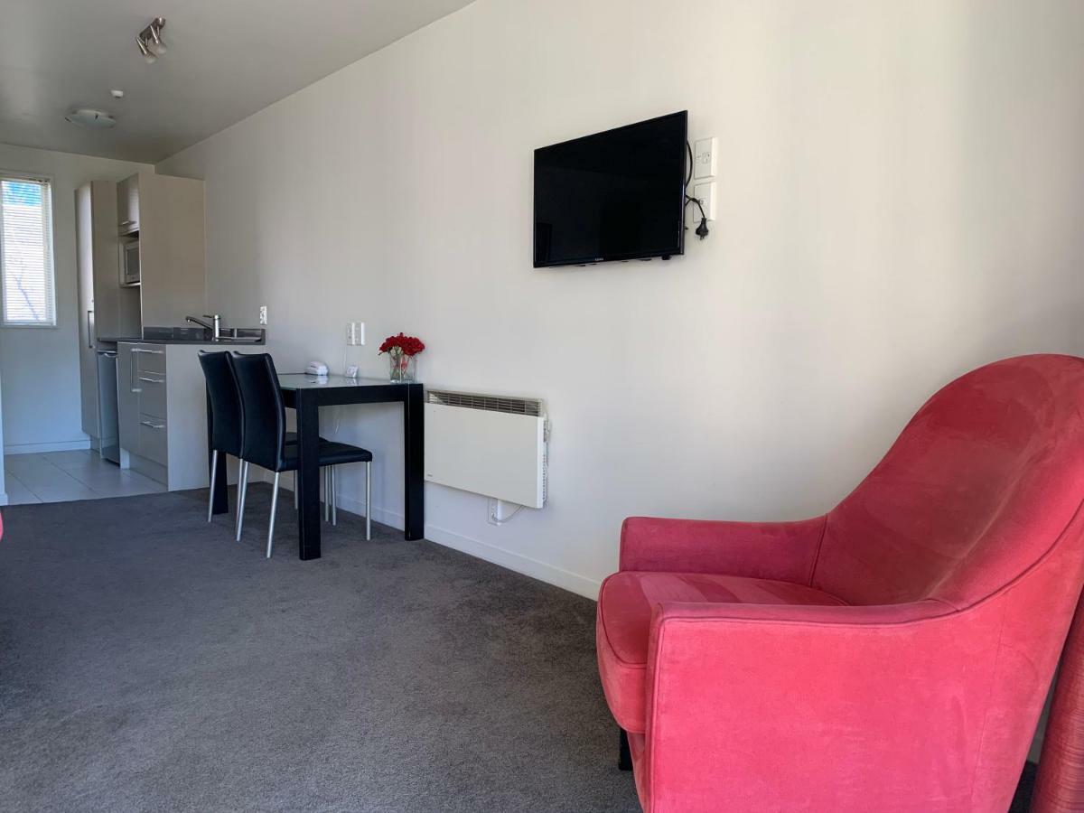 Salerno Motel Apartments Christchurch Ngoại thất bức ảnh A studio apartment in New Zealand