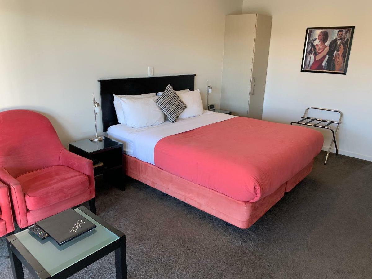 Salerno Motel Apartments Christchurch Ngoại thất bức ảnh A room at the hotel
