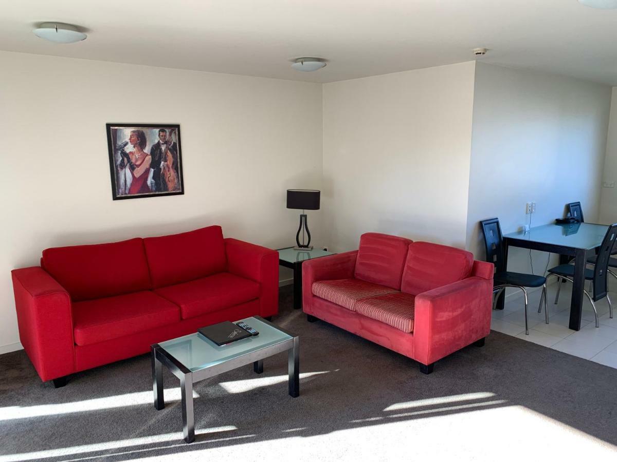 Salerno Motel Apartments Christchurch Ngoại thất bức ảnh Living room in a two-bedroom apartment
